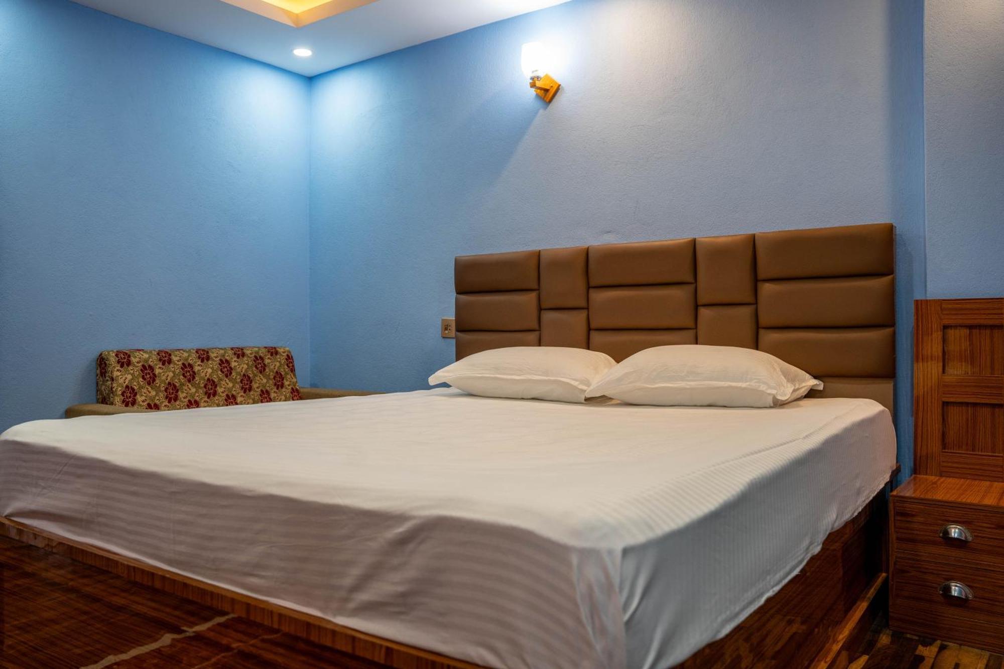 Homestay Book Now Катманду Екстериор снимка