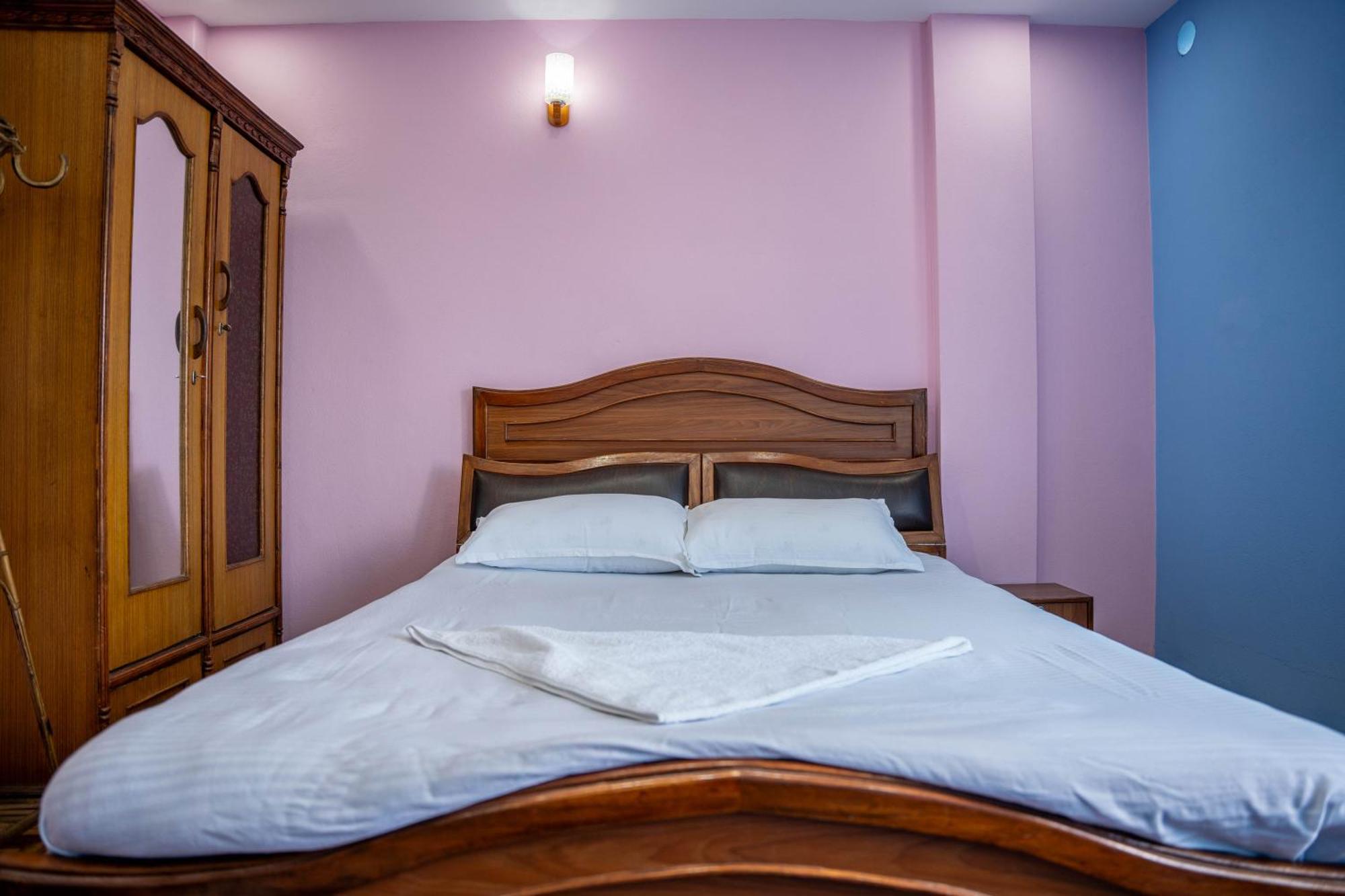 Homestay Book Now Катманду Екстериор снимка
